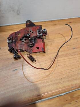 0989-01 Briggs & Stratton 390670 And Bracket Control Gov Plate 190402