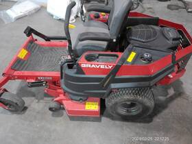 Ztx-42 Gravely Barely Used 42 Inch Zero-turn Mower - Low Hours And Fresh Service