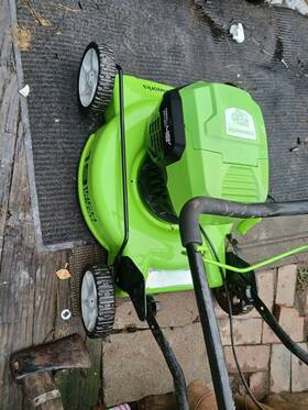 Mo40l04 Greenworks With 4 24v Batteries Brushless Push Cordless Lawn Mower