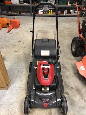 Hrx21kaa Honda Self Powered Walk Behind Lawnmover 20 Months Old Well Maintained
