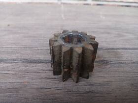 Gx20053 John Deere 120 Steering Pinion Gear