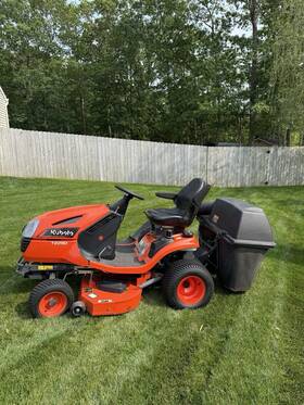 T2290kw-42 Kubota T2290 42 Inch Lawn Tractor With Bagger 22 Hours Great Condition