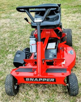 7800254 Snapper 33 Inch Hi Vac Rear Engine Riding Mower With 17.5 Hp