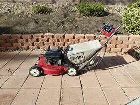 Cycle-1984 Toro 21 Inch Self-propelled Lawn Mower Red Three Speed With White Clippings Receptacle