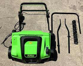 Hcst02392 Uut 16-inch Folding Electric Dethatcher And Scarifier With 3-position Height Adjustment