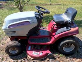 13a4616g190 White Outdoor Used Riding Lawn Mower. For Parts Or Repair